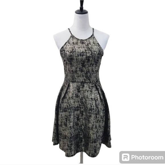 Soprano Metallic Mini Dress Pleated Sleeveless Pull Over Size M - Picture 1 of 9